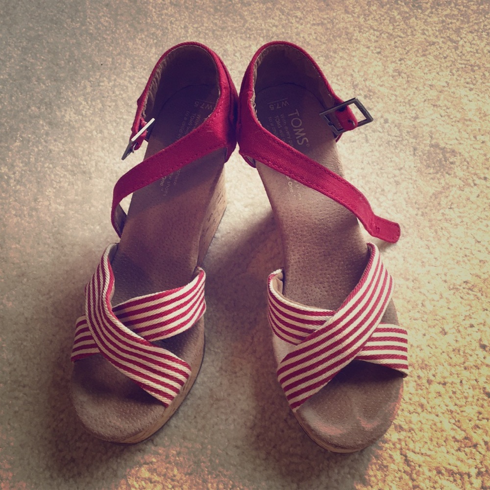 TOMS - size 7.5